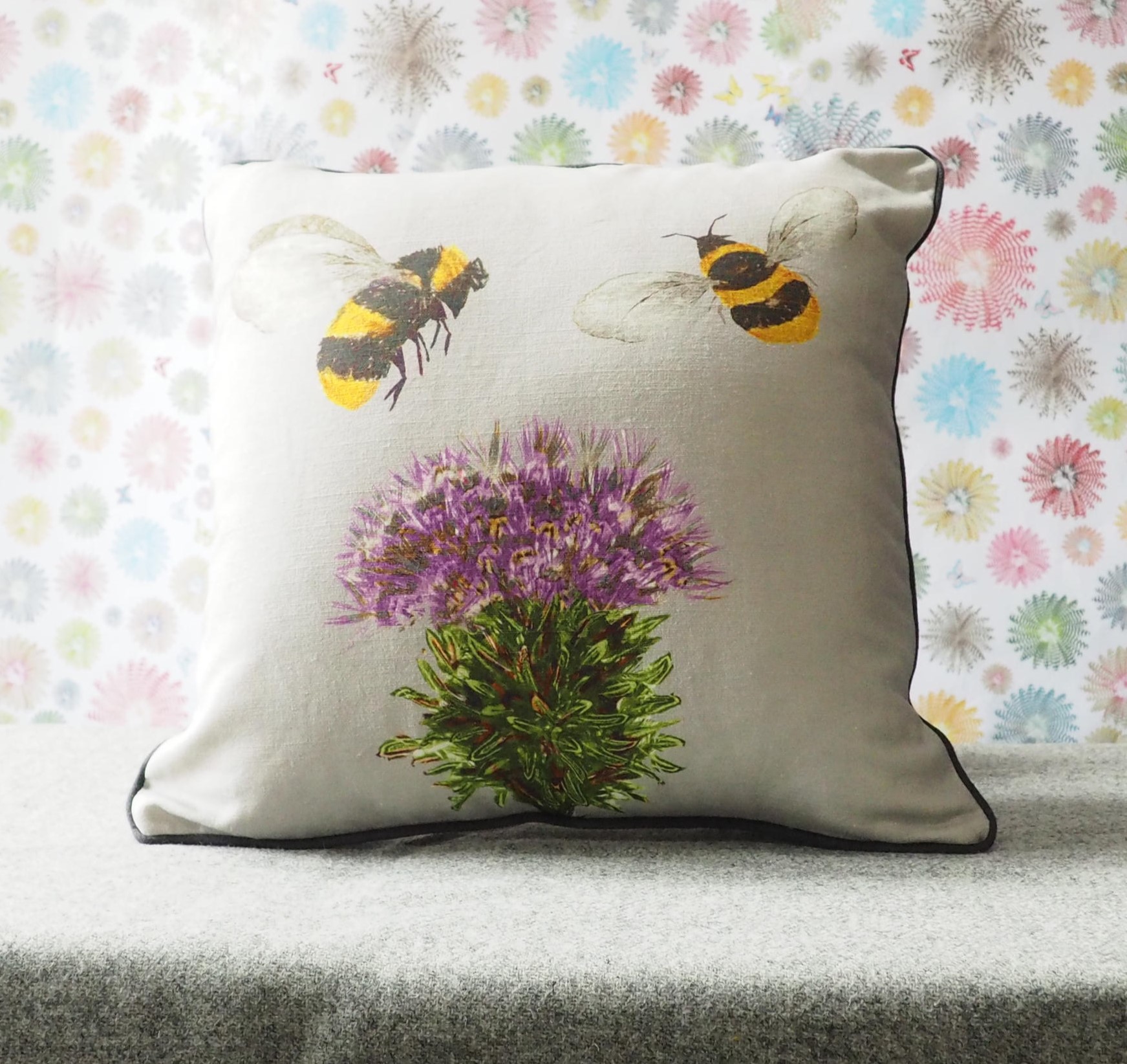 SQUARE CUSHION - Thistle and Bees  (Avail R5F5; 05/24)