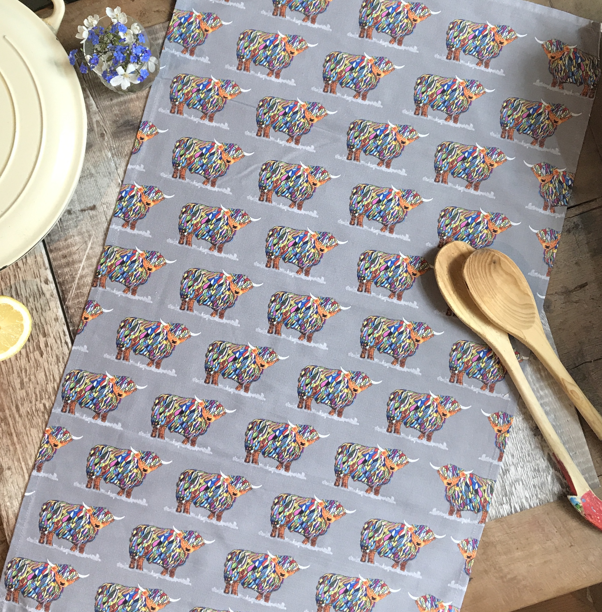 TEA TOWEL IN A GIFT BAG - Bright Highland Cow on Grey Repeat