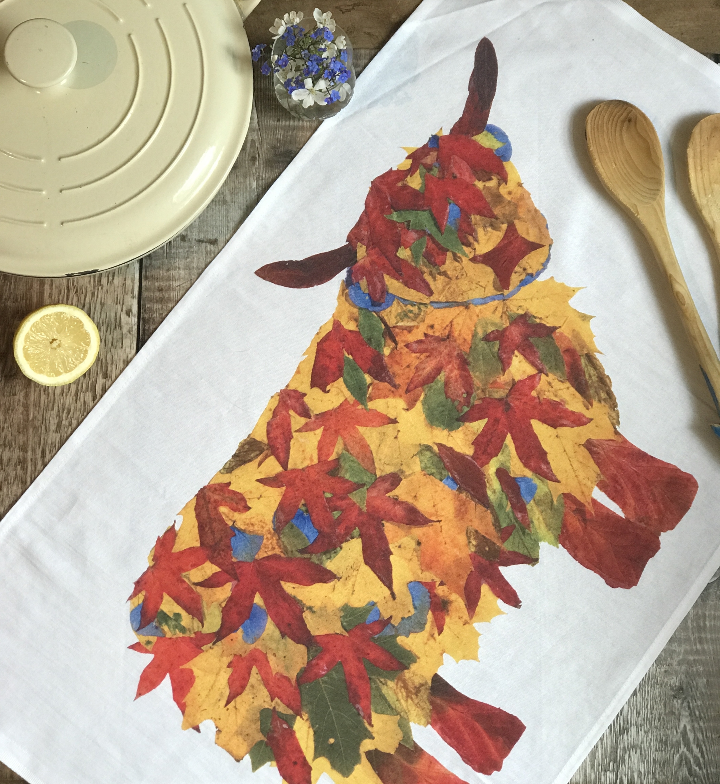 TEA TOWEL IN A GIFT BAG - Leaf Highland Cow