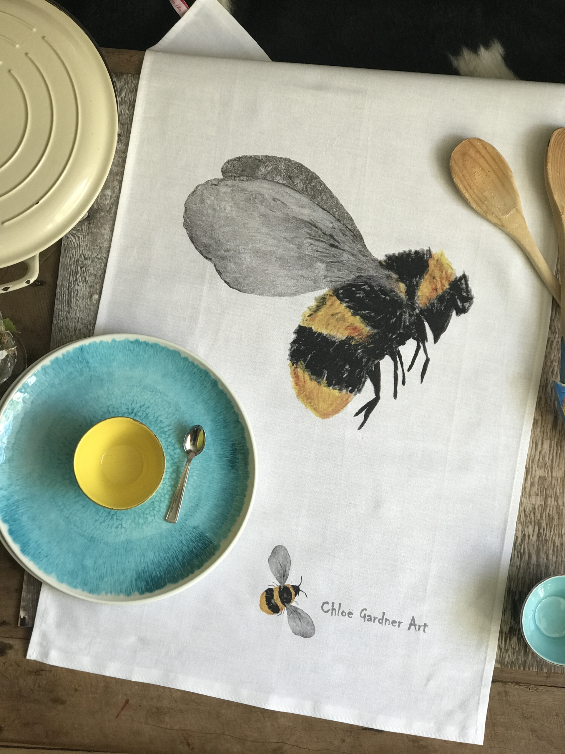 TEA TOWEL IN A GIFT BAG -  Bee