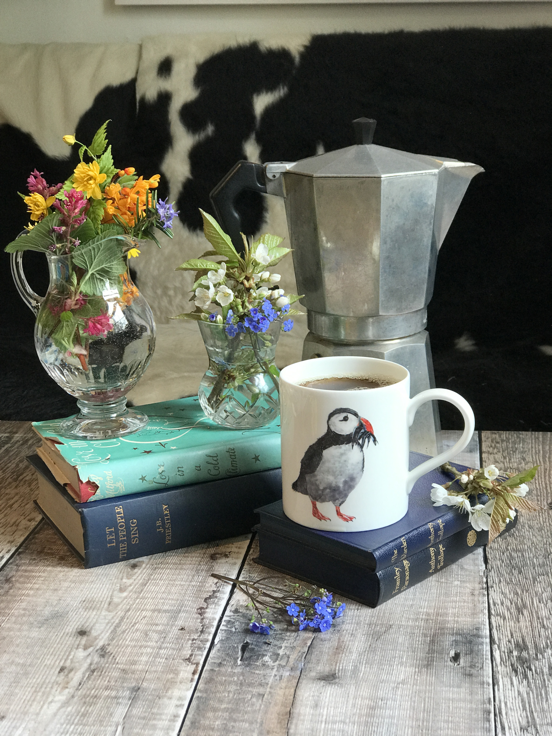 Mug pop puffin with fish b