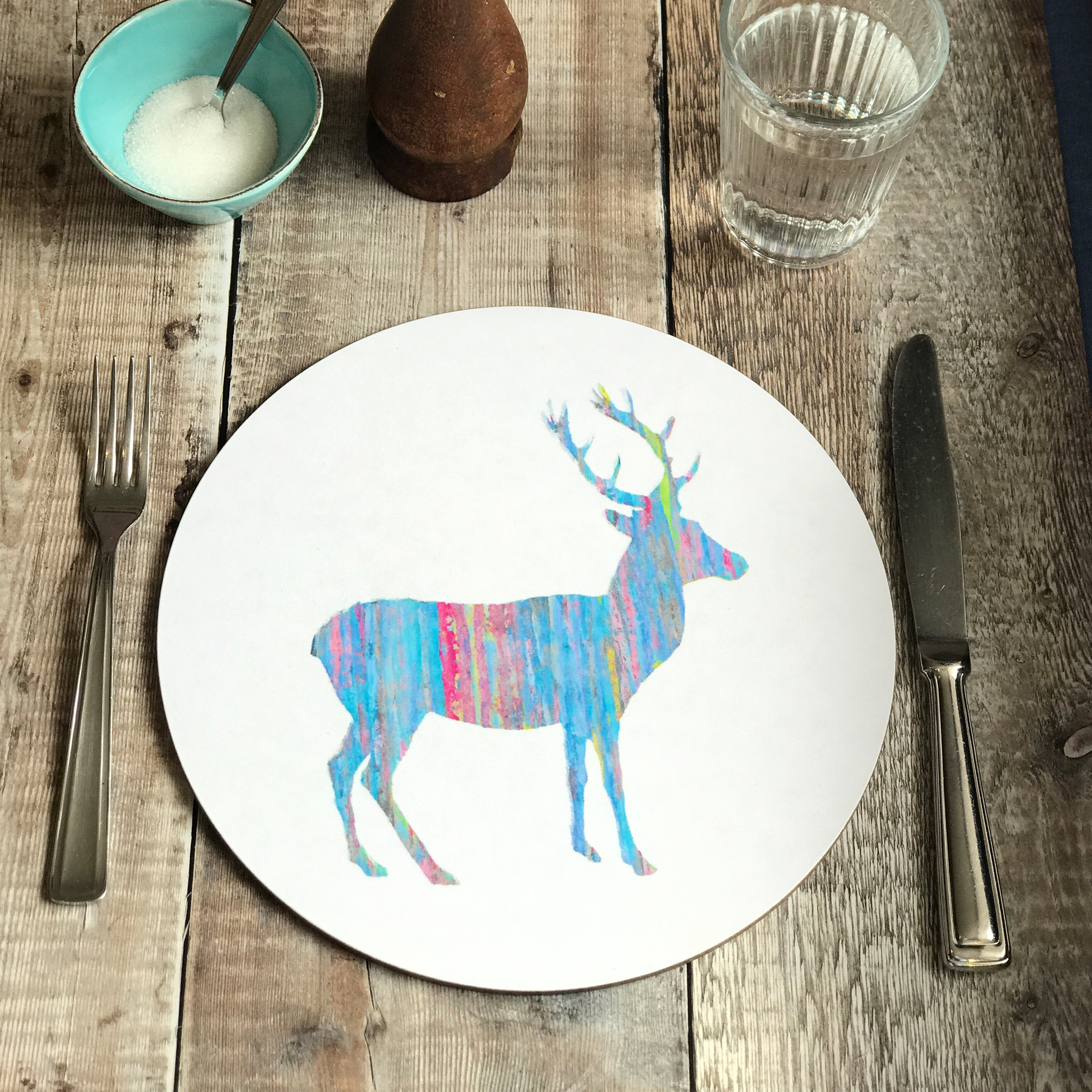 ROUND TABLEMAT - Blue and Pink Deer Facing Right