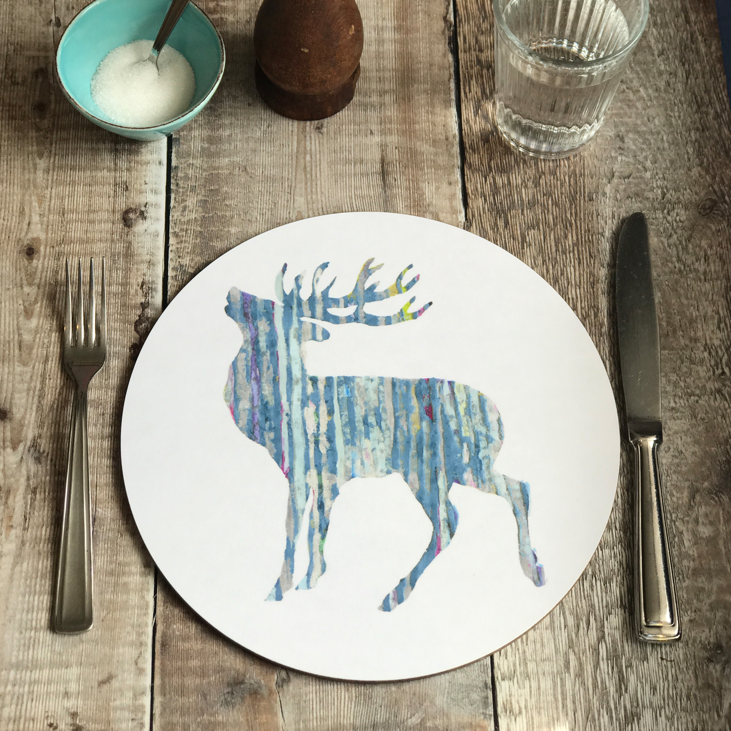 ROUND TABLEMAT  - Silvery Blue Stag Facing Left