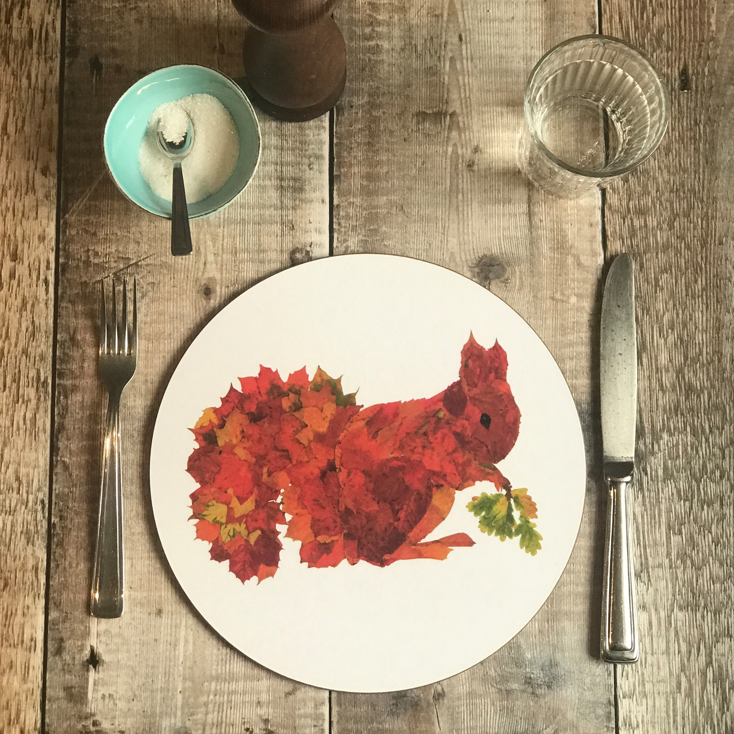 ROUND TABLEMAT - Leaf Squirrel