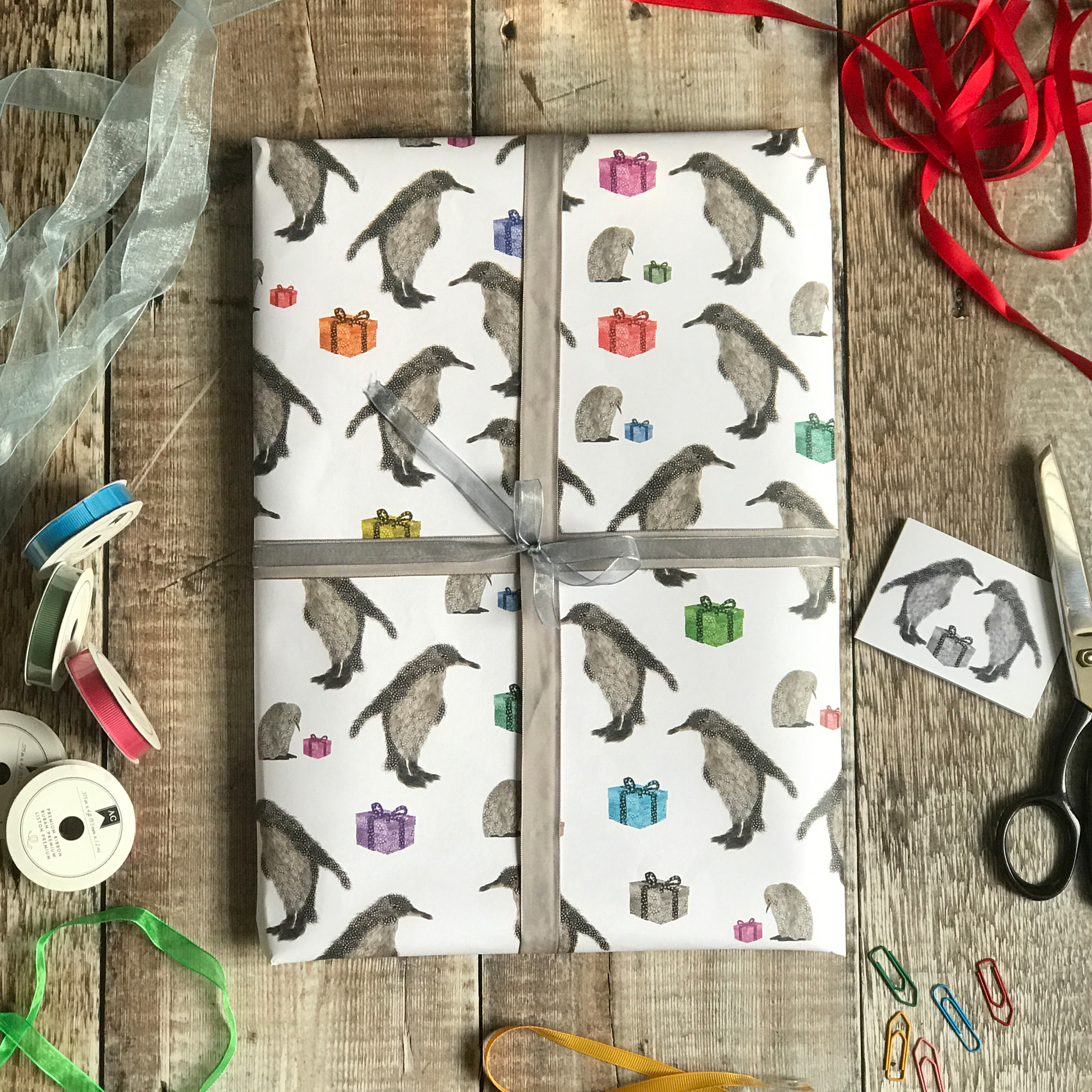 WRAPPING PAPER - Large penguins Design - 5 sheets