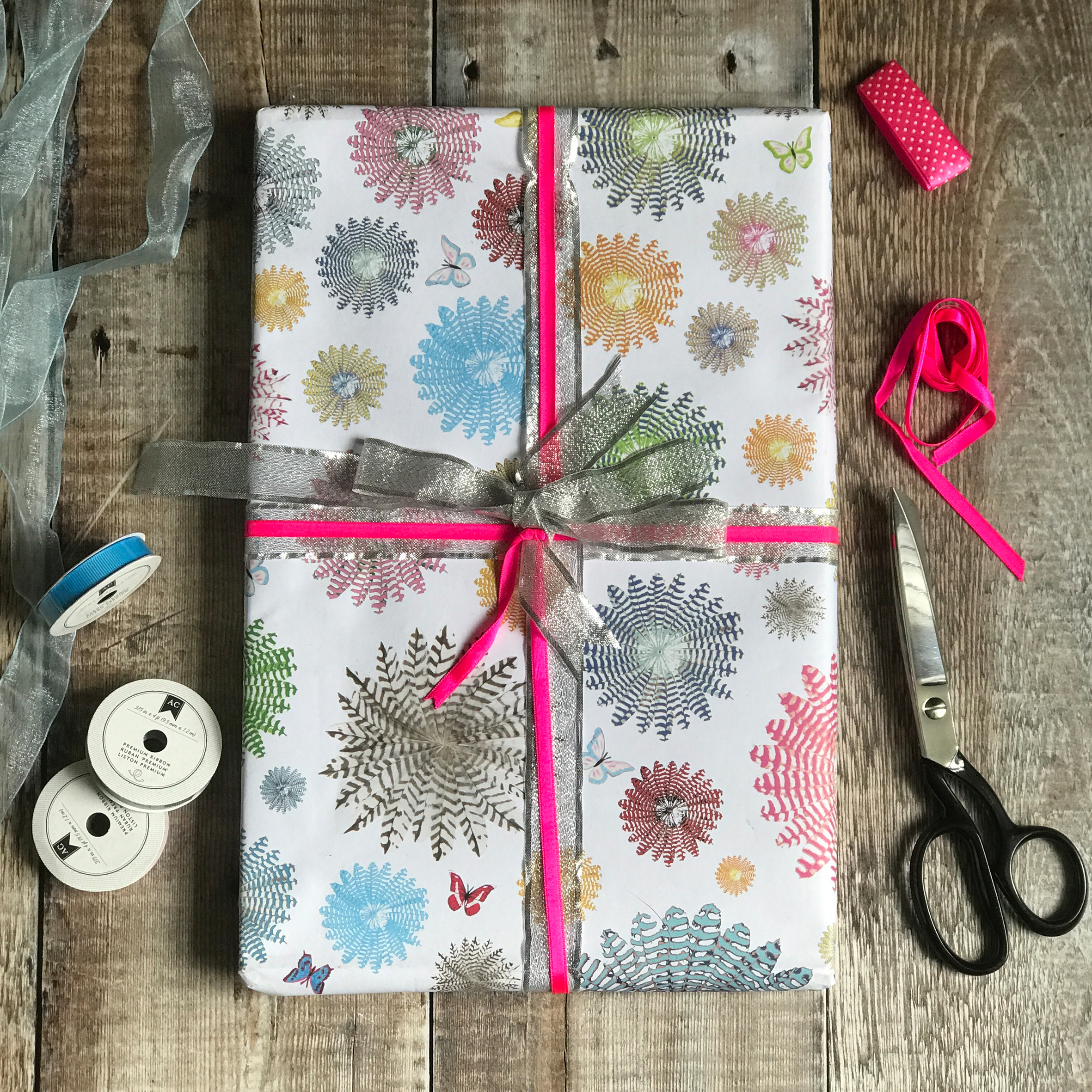 WRAPPING PAPER - Coloured feather rounds - 5 sheets