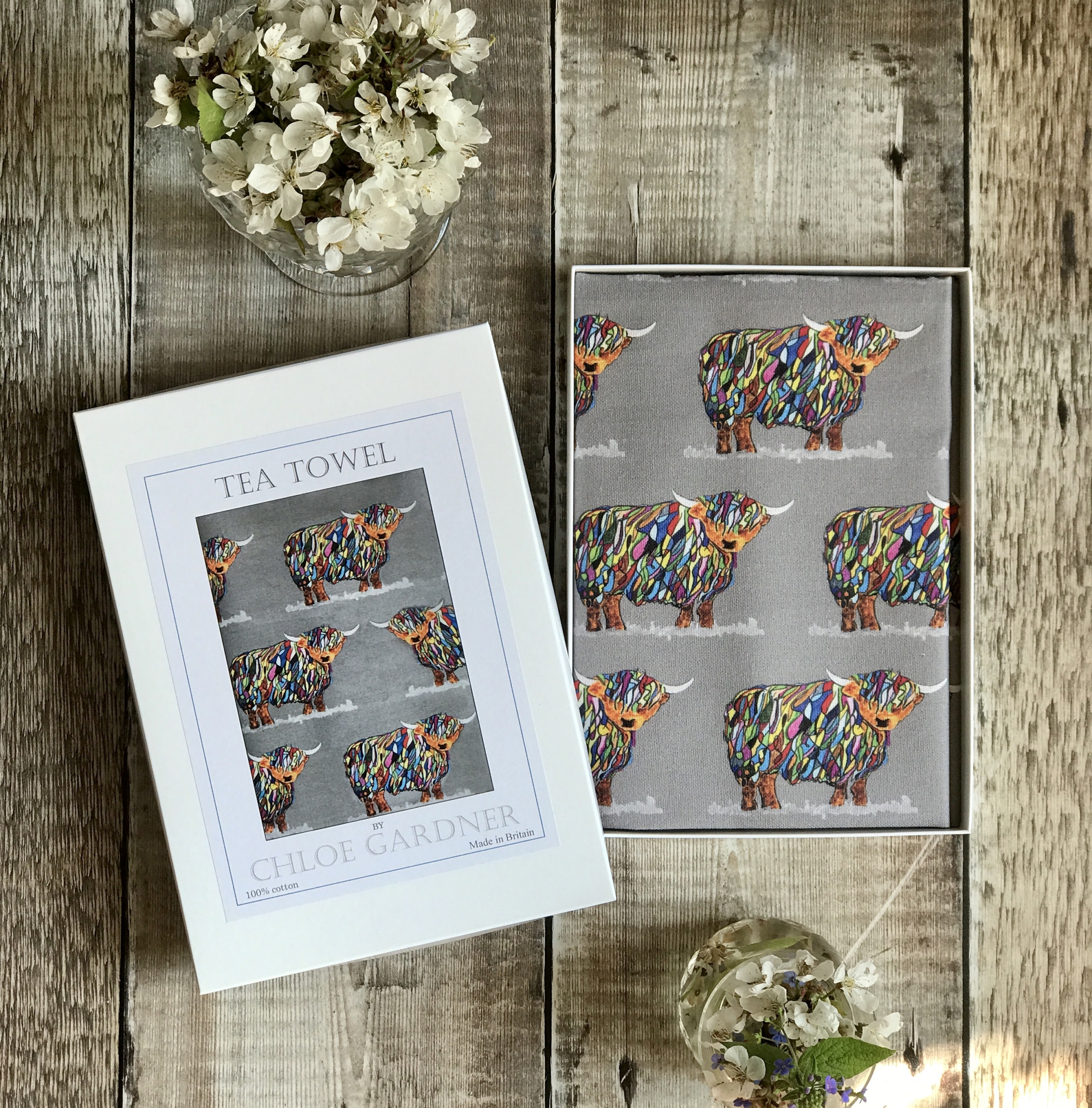 A GIFT BOXED TEA TOWEL - Bright Highland Cow on Grey Repeat