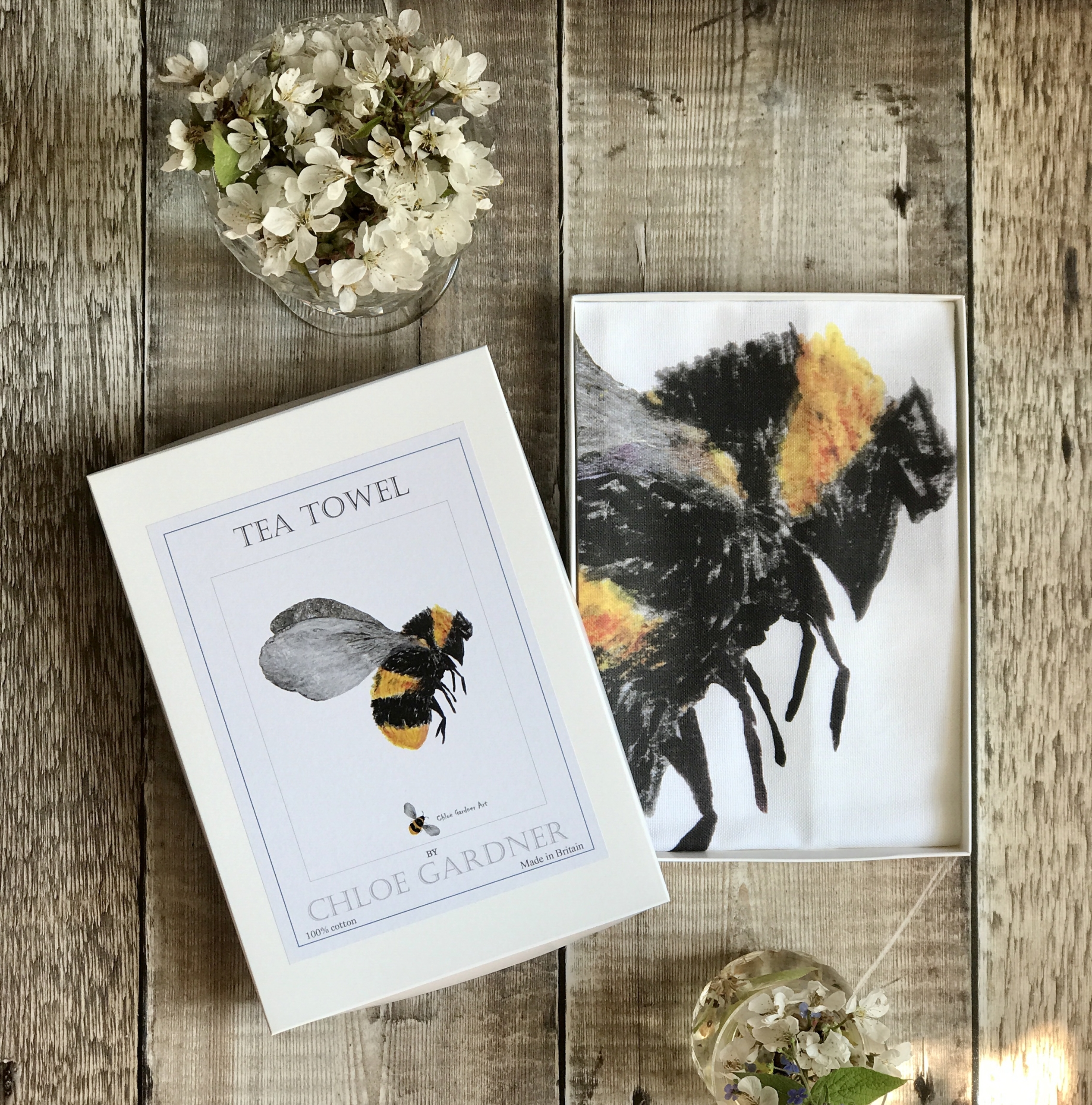 A GIFT BOXED TEA TOWEL - Bee Design