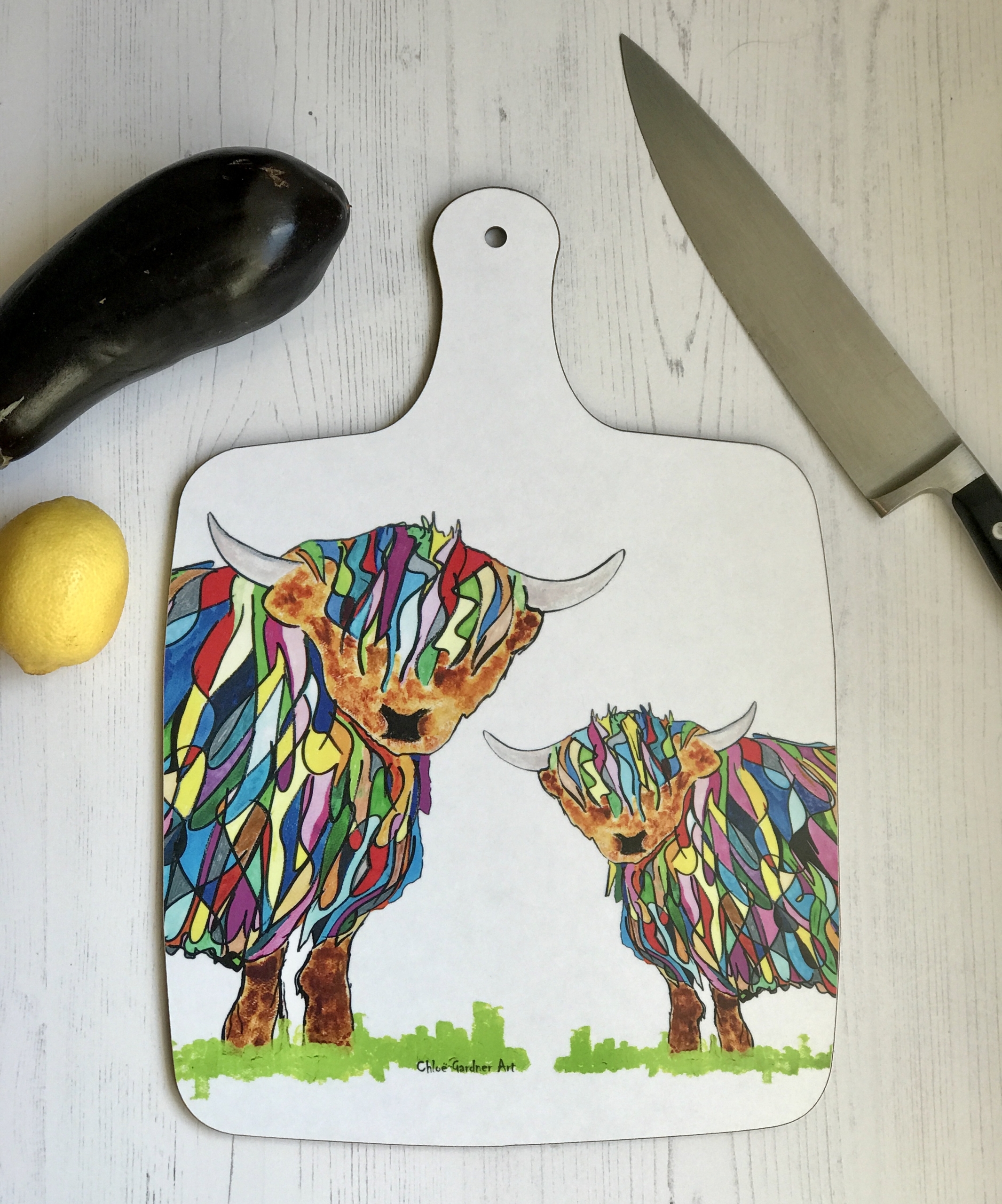 CHOPPING BOARD - LARGE - BRIGHT HIGHLAND COW & BABY/ MULTICOLOURED BACK