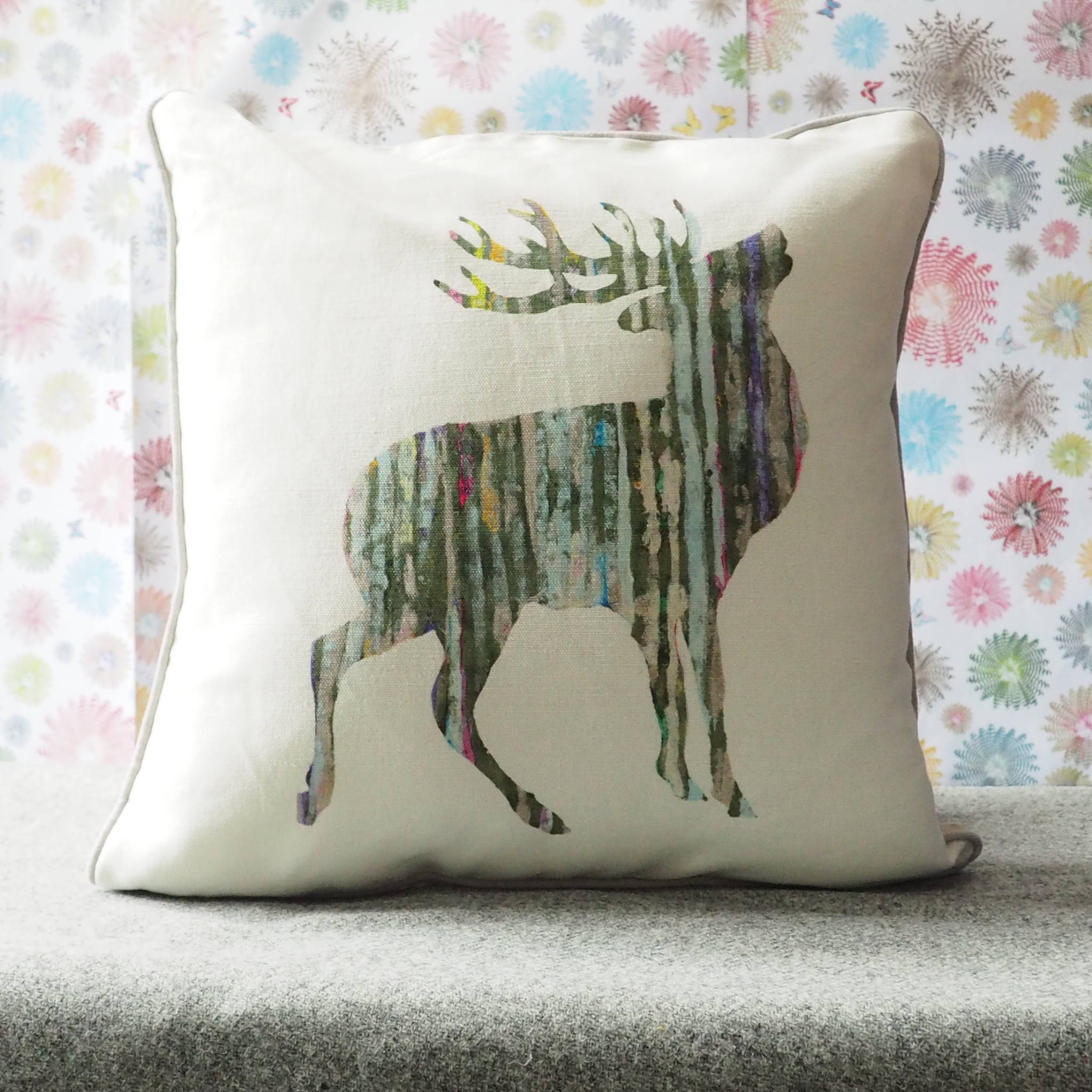 SQUARE CUSHION - Silver Stag facing right  (Avail R8F26 04/25)