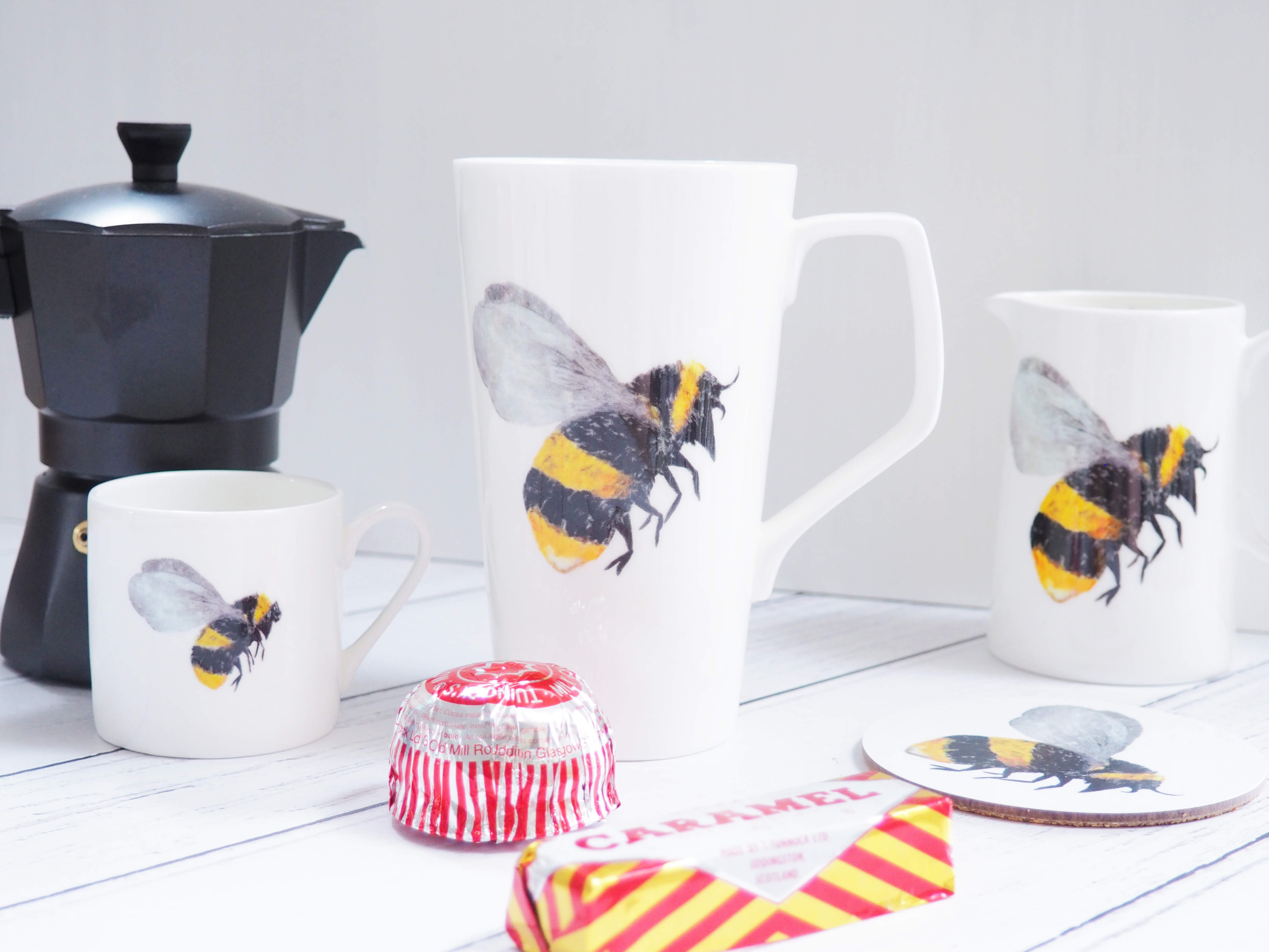 Large China Bee Latte mug with Bee design, perfect for Lattes