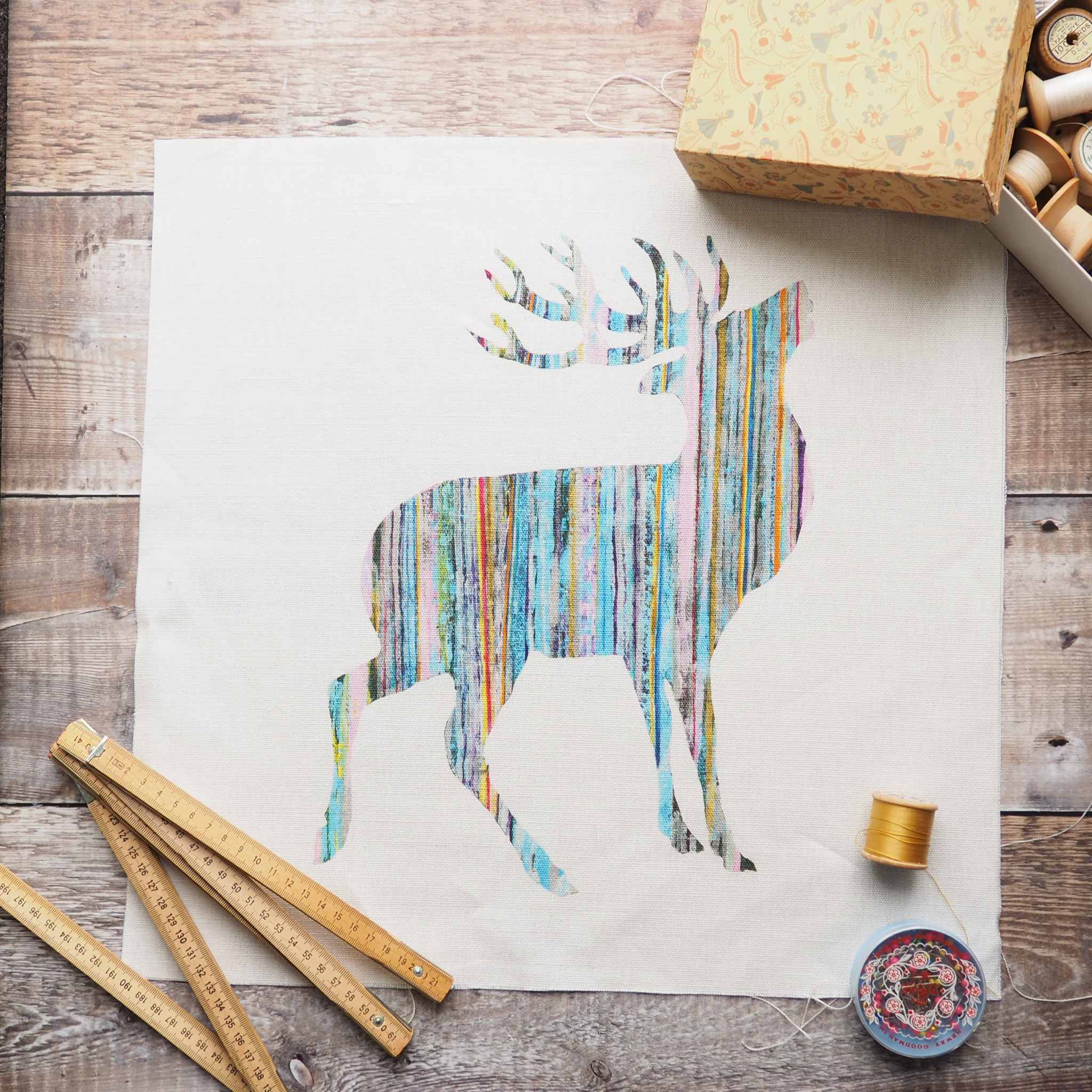 LINEN CUSHION /BAG PANEL- sew your own - BLUE STAG FACING RIGHT (SP23)