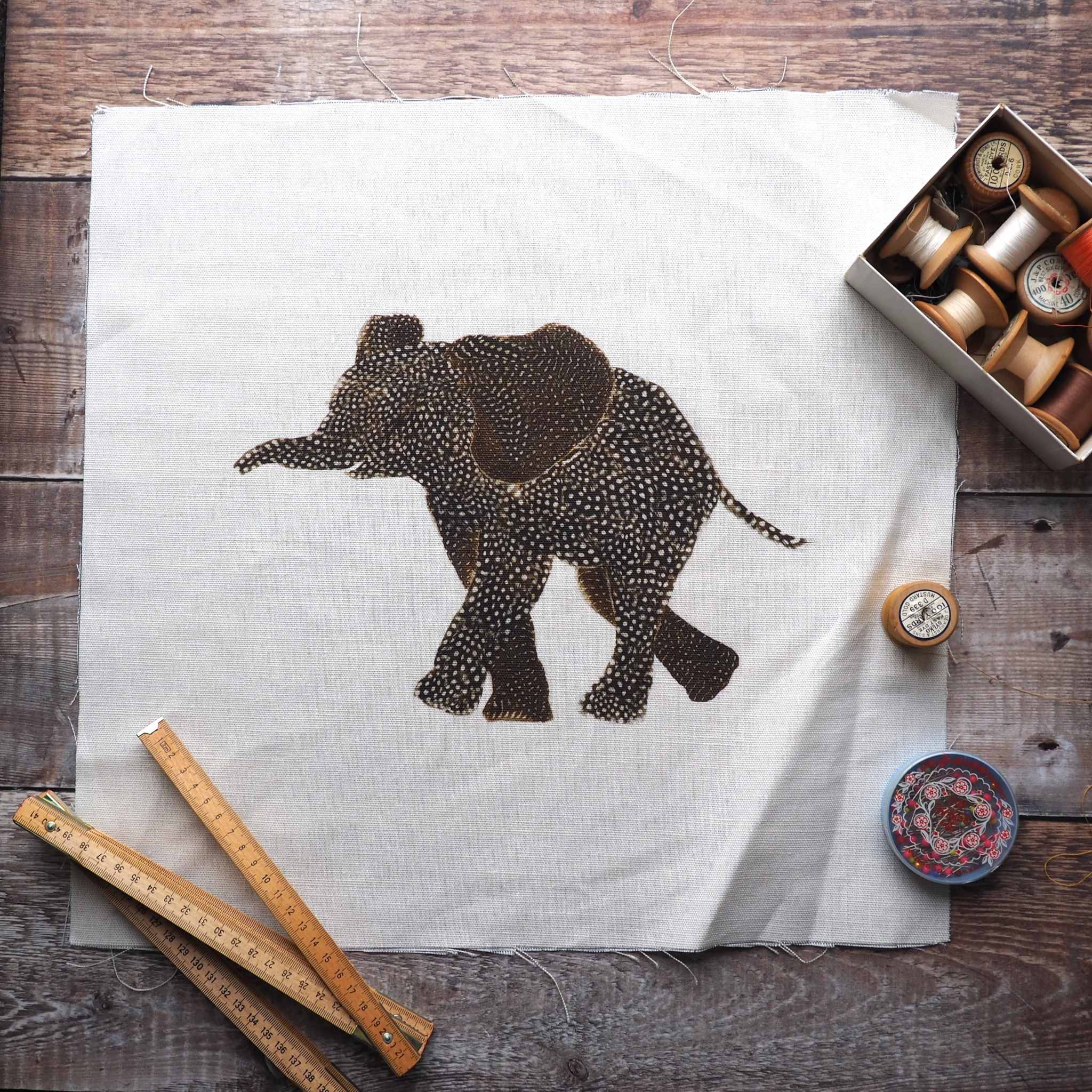 LINEN CUSHION /BAG PANEL- sew your own - ELEPHANT FACING LEFT (SP23)
