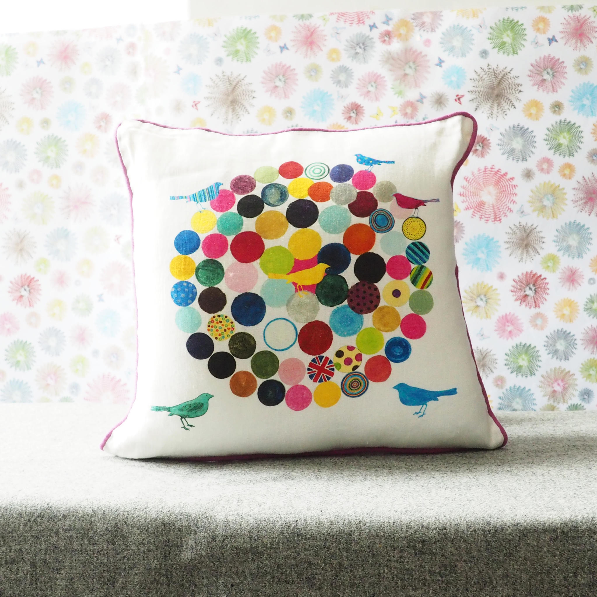 SQUARE CUSHION - Circles and Birds (R5F0 04/25)