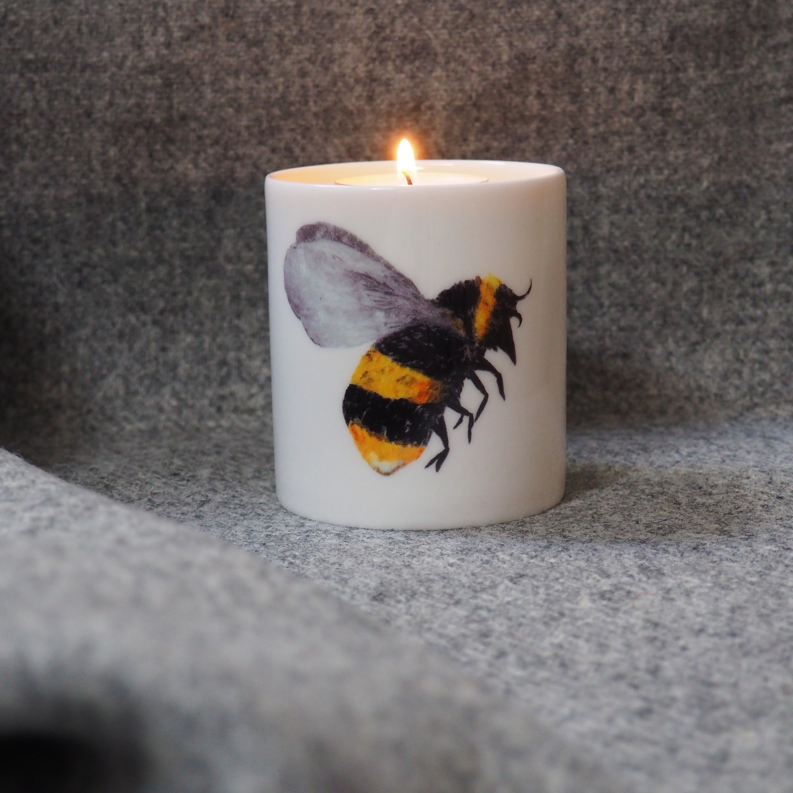 CANDLE -Bee Hand-poured scented Ceramic pot Candle in a gift box