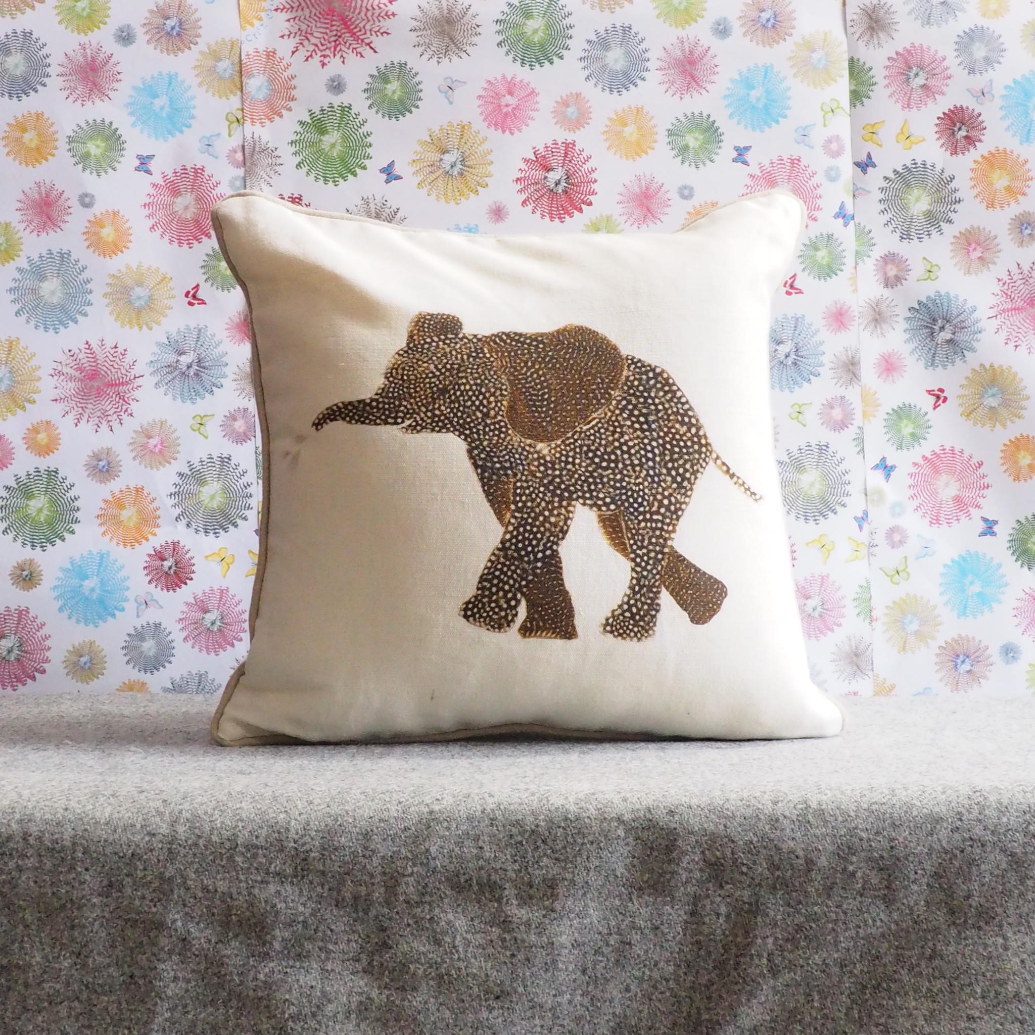 SQUARE CUSHION - Elephant Left with Water Spray (R3F19 04/25)
