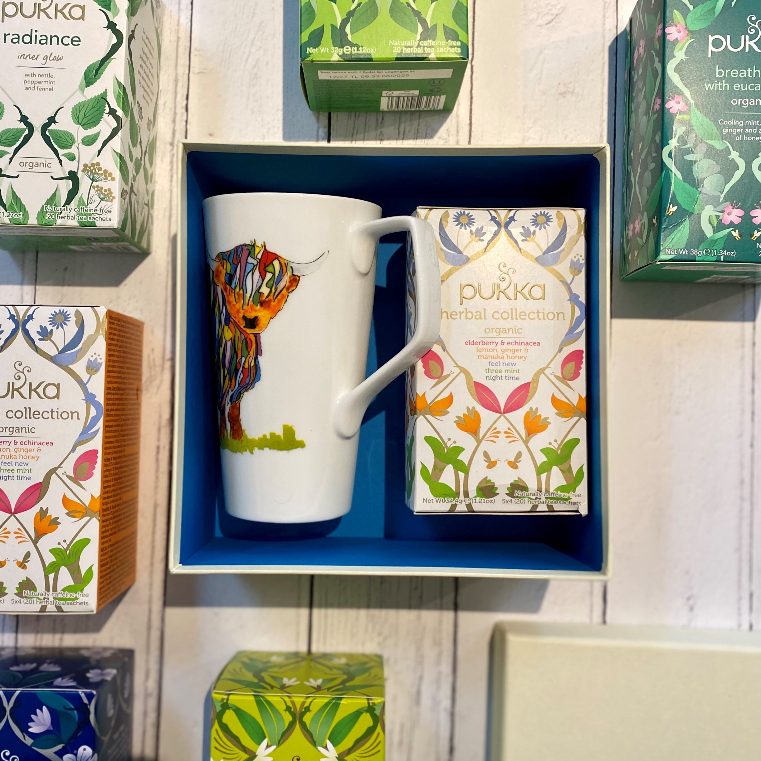 GIFT SET A LATTE MUG OF YOUR CHOICE AND PUKKA TEA IN A LUXURY LINED BOX