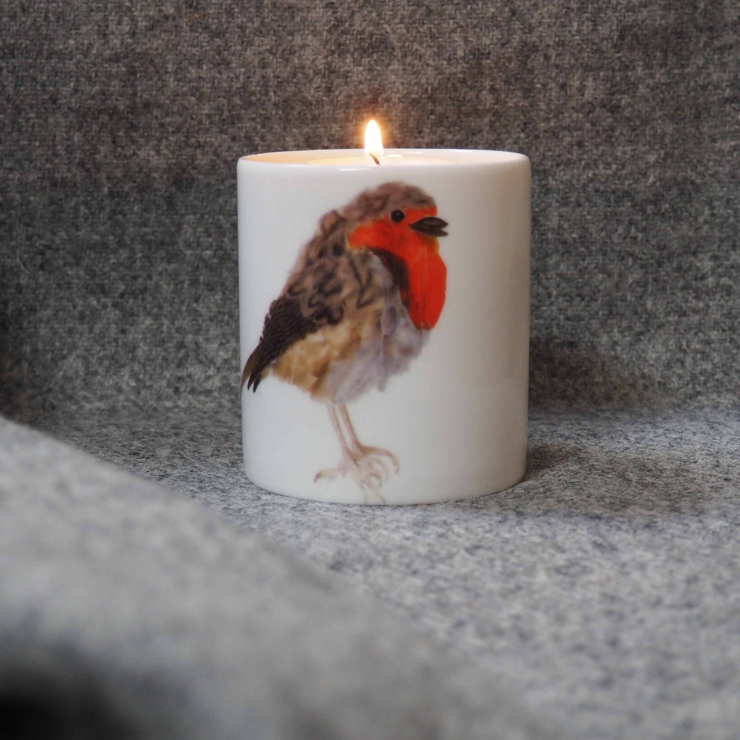 CANDLE - Robin Hand-poured scented Ceramic pot Candle in a gift box